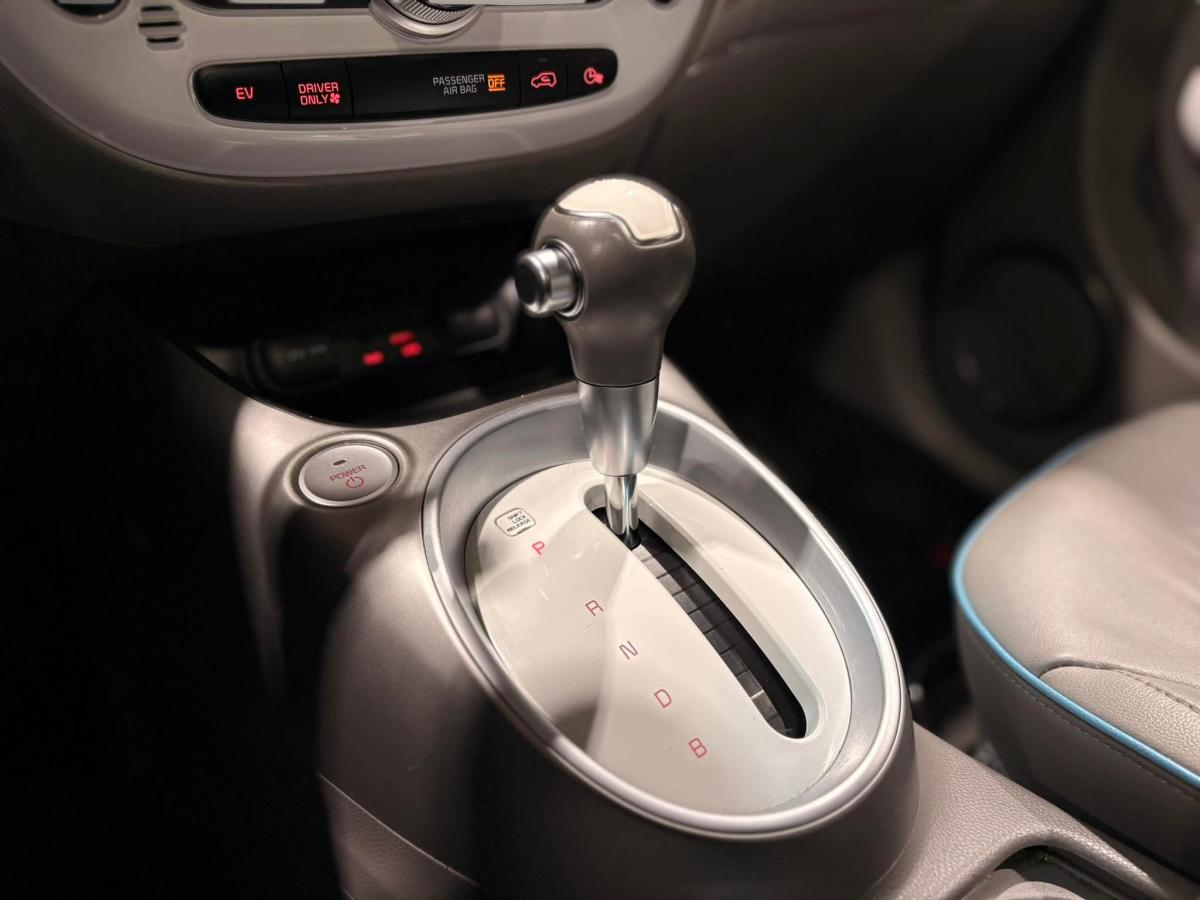 2017 Kia Soul EV - Image 17