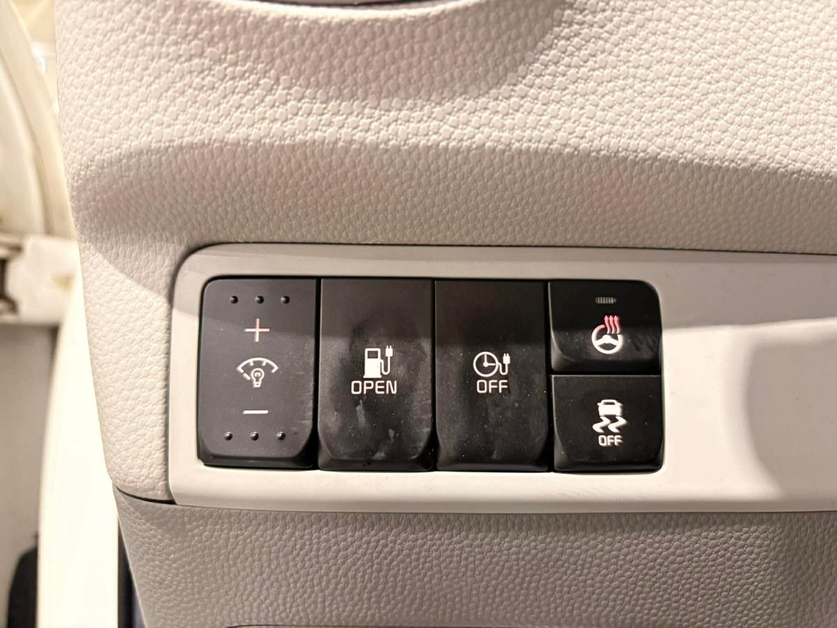 2017 Kia Soul EV - Image 20