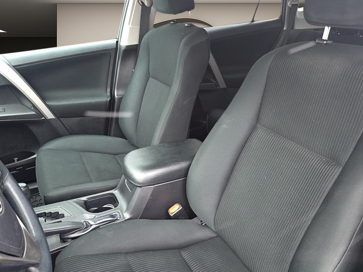 2017 Toyota RAV4 - Image 5