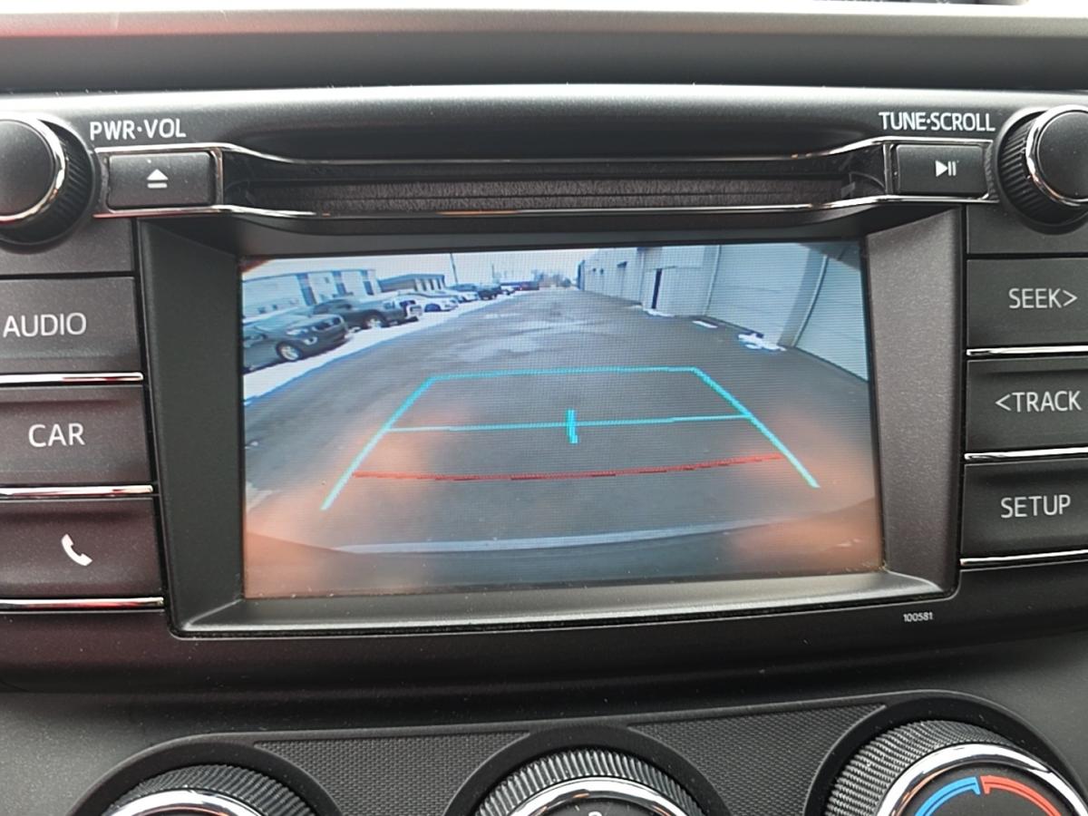 2017 Toyota RAV4 - Image 16