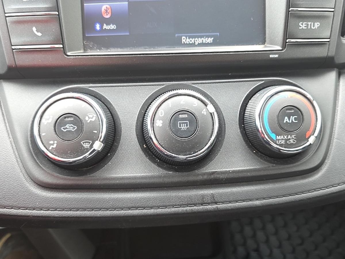 2017 Toyota RAV4 - Image 17