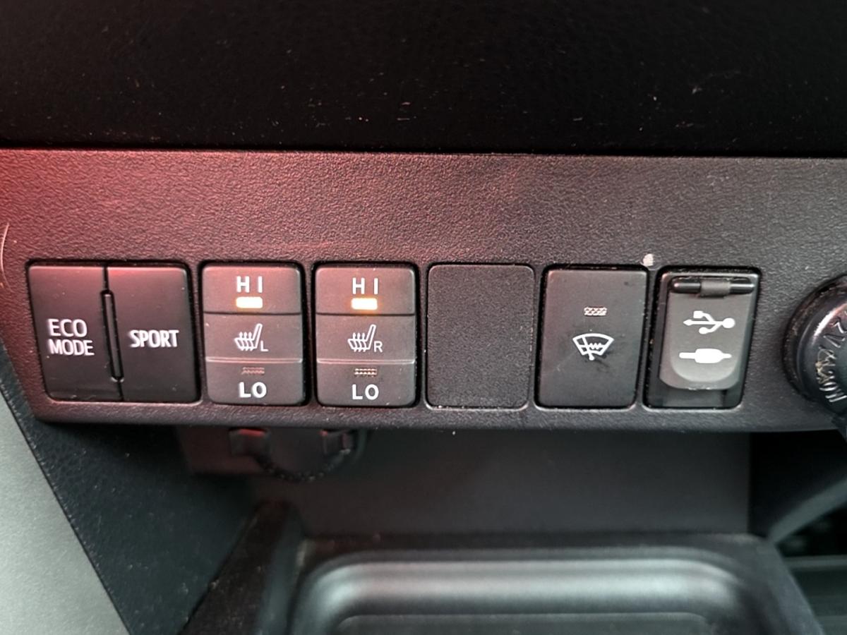 2017 Toyota RAV4 - Image 18