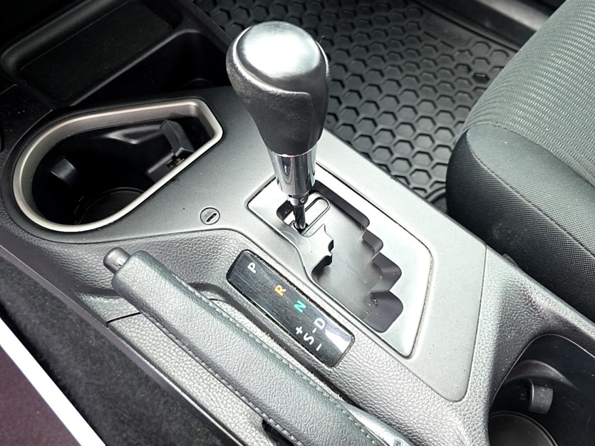 2017 Toyota RAV4 - Image 19