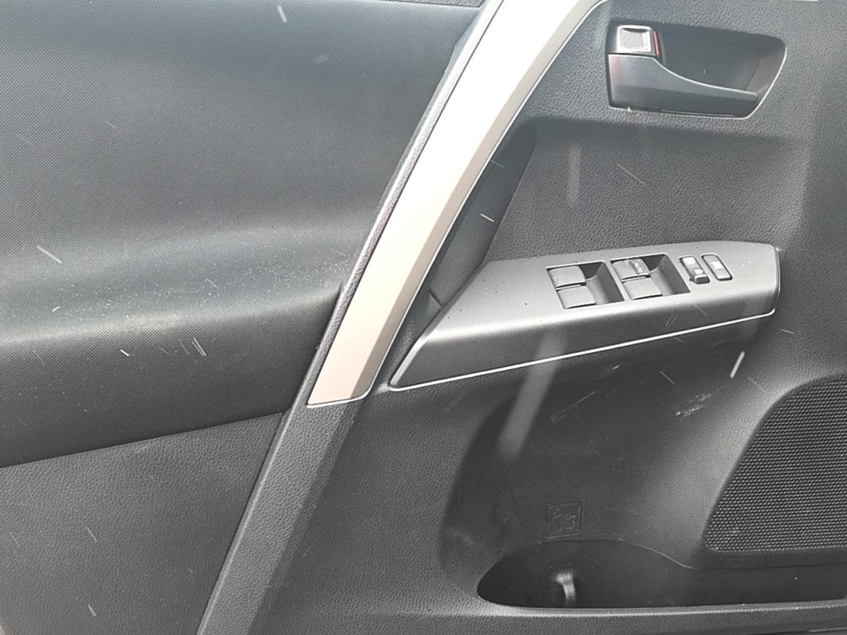 2017 Toyota RAV4 - Image 21