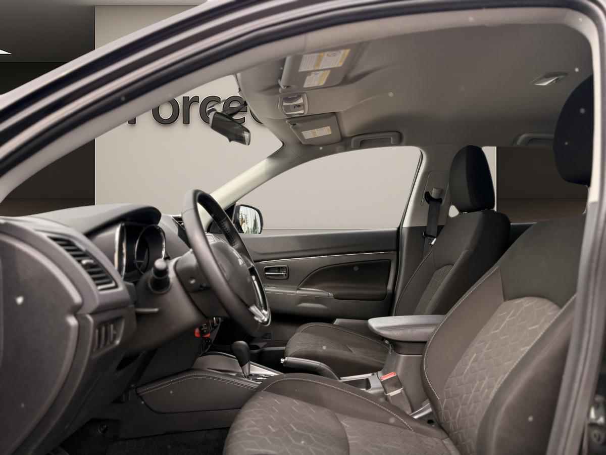 2023 Mitsubishi RVR - Image 5