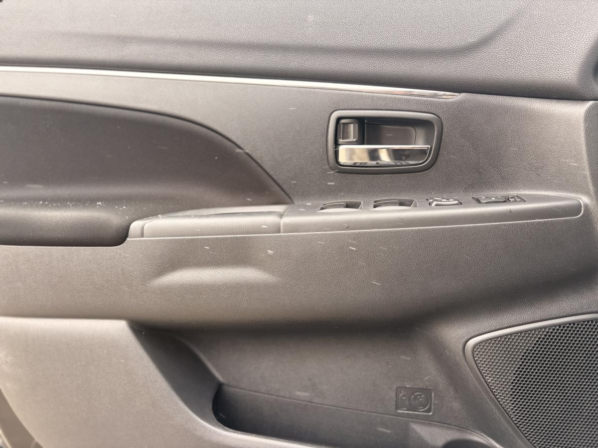 2023 Mitsubishi RVR - Image 20