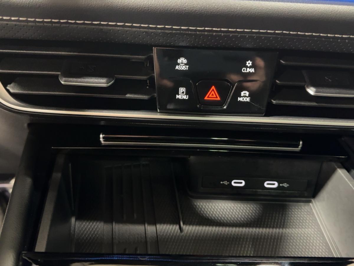 2025 Volkswagen Atlas - Image 29