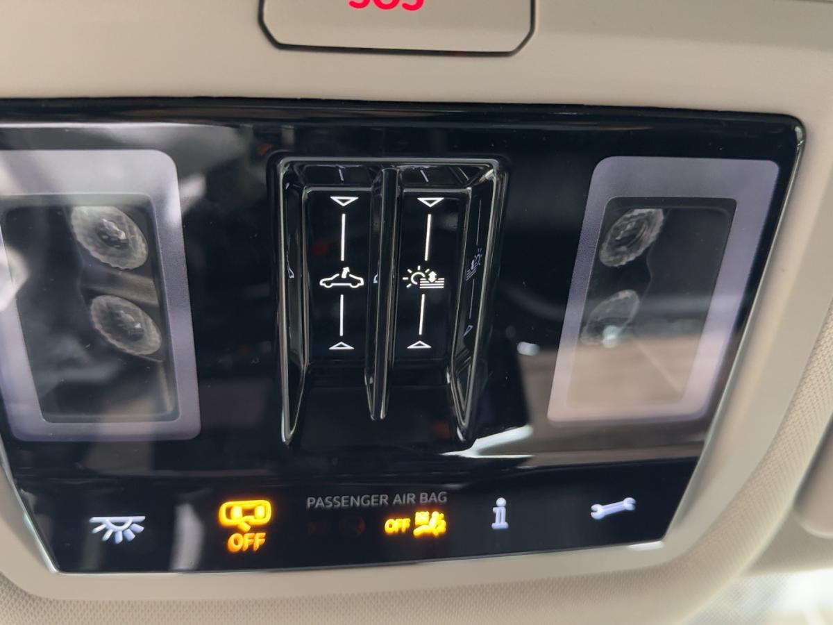 2025 Volkswagen Atlas - Image 30