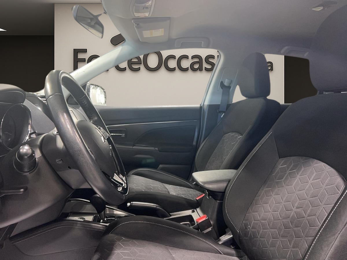 2021 Mitsubishi RVR - Image 11