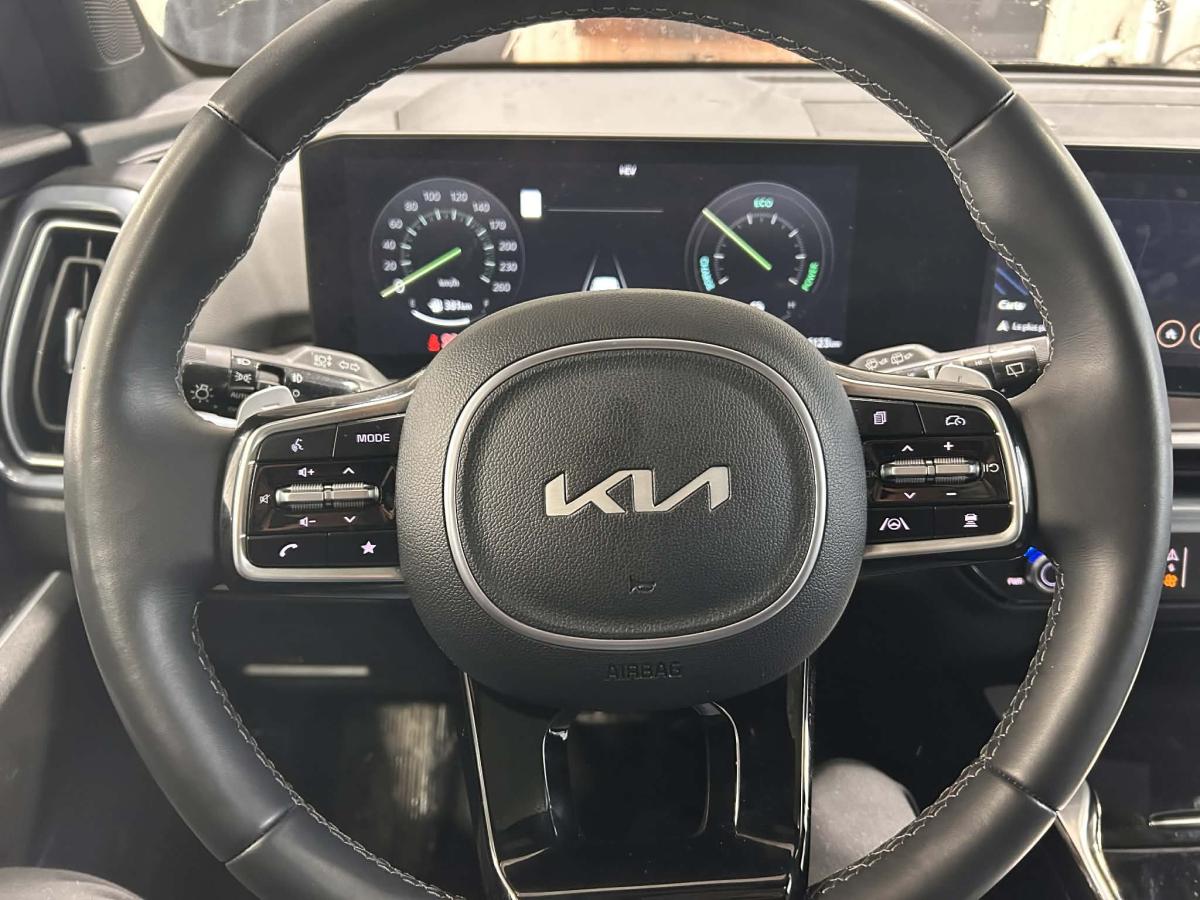 2025 Kia Sorento PHEV - Image 8