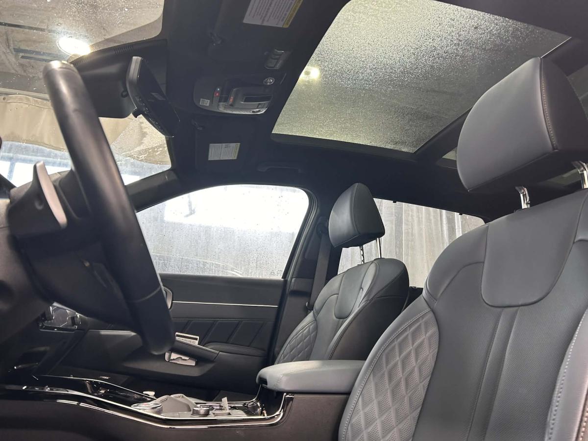 2025 Kia Sorento PHEV - Image 5