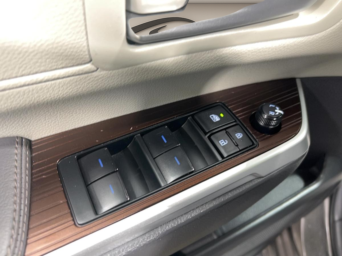 2023 Toyota Sienna - Image 13