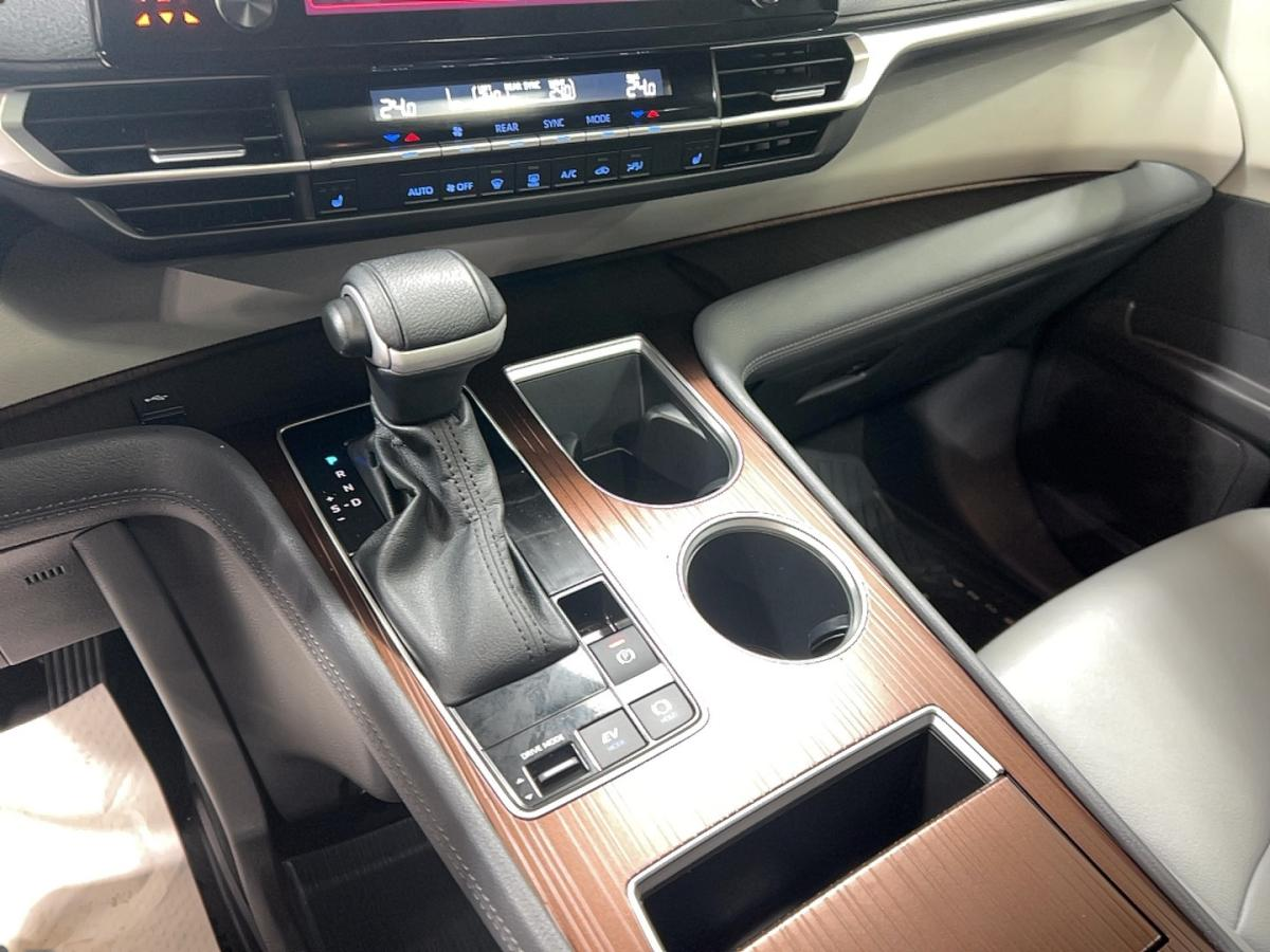 2023 Toyota Sienna - Image 23