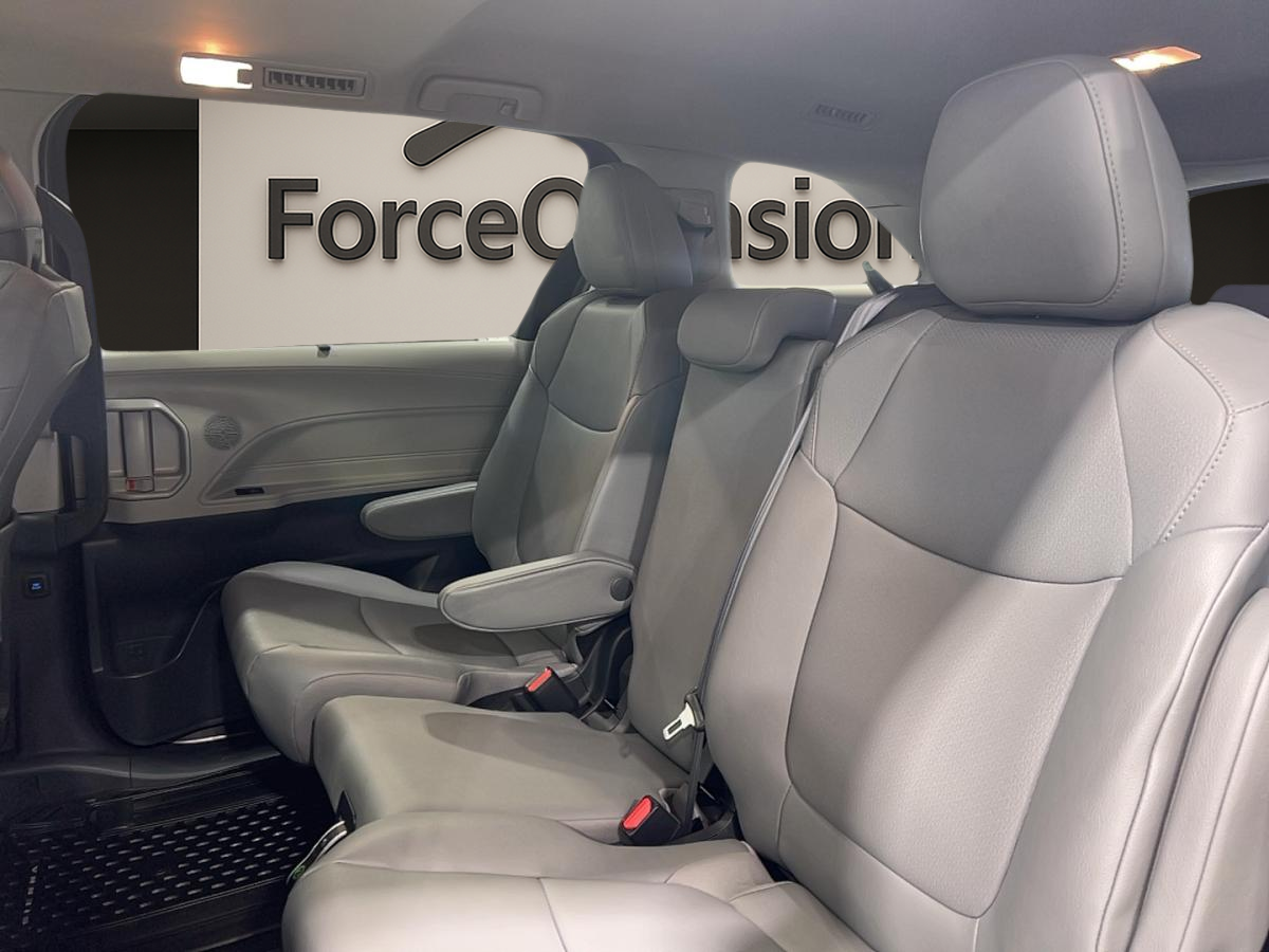 2023 Toyota Sienna - Image 24