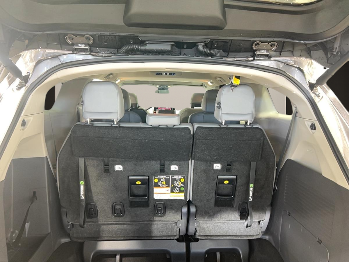 2023 Toyota Sienna - Image 28