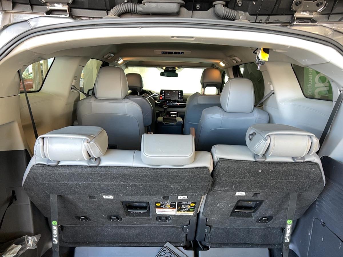 2023 Toyota Sienna - Image 31