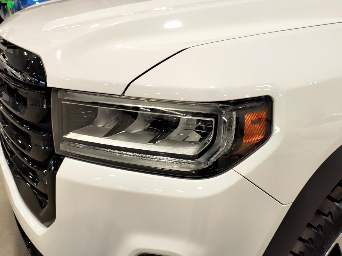 2021 GMC Acadia - Image 11