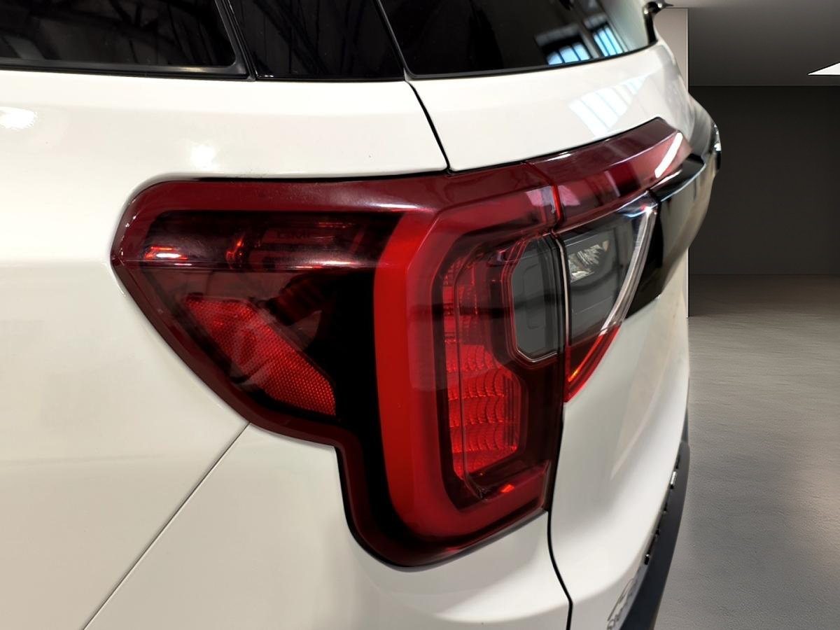 2021 GMC Acadia - Image 13