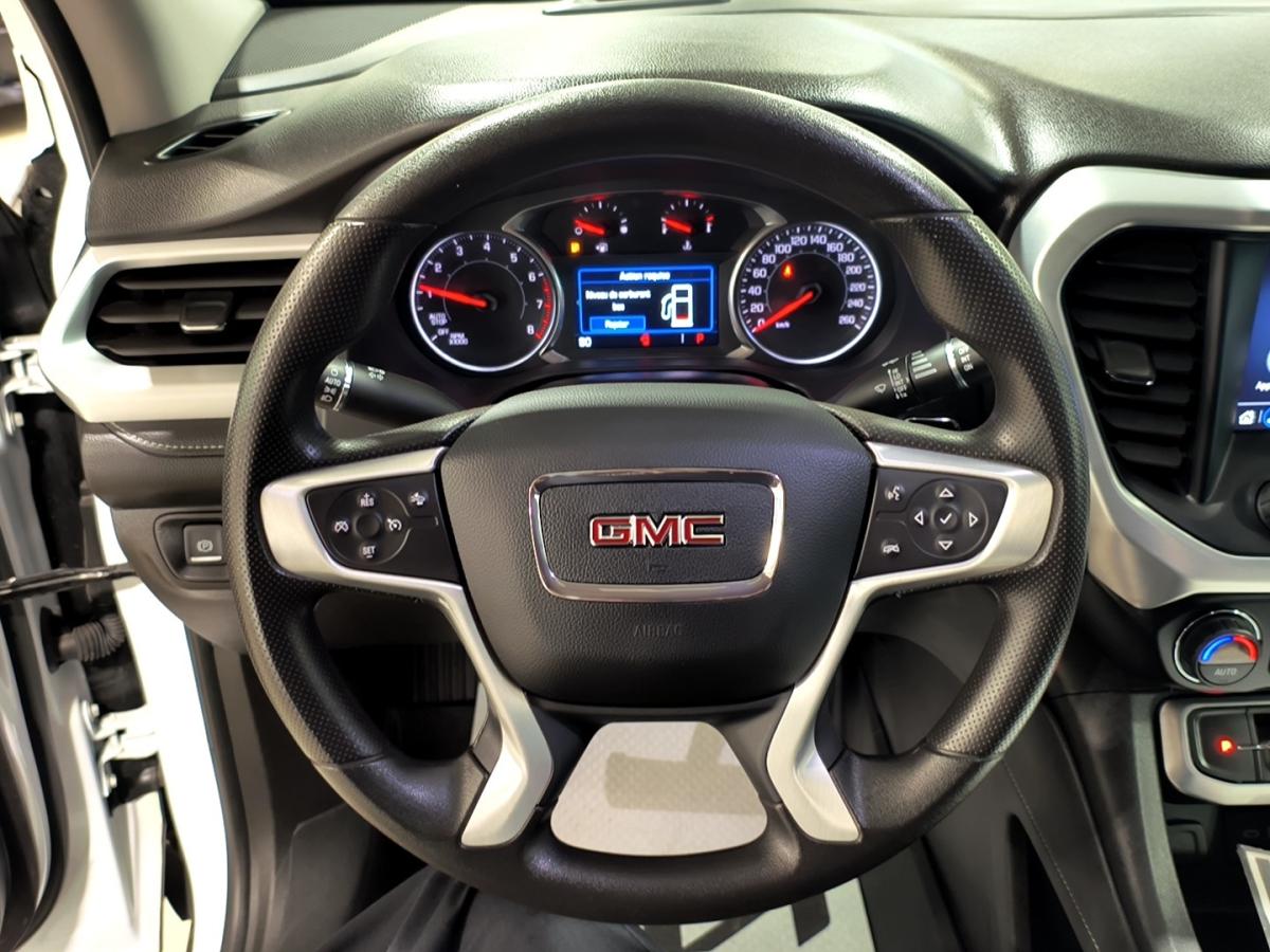 2021 GMC Acadia - Image 16