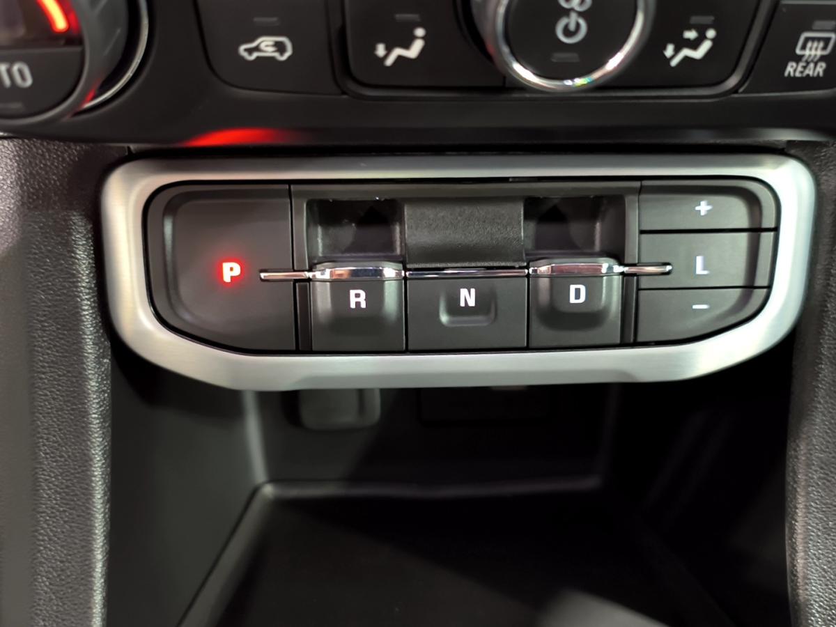 2021 GMC Acadia - Image 19