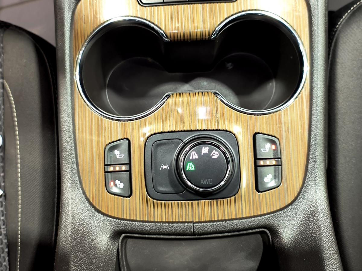 2021 GMC Acadia - Image 28