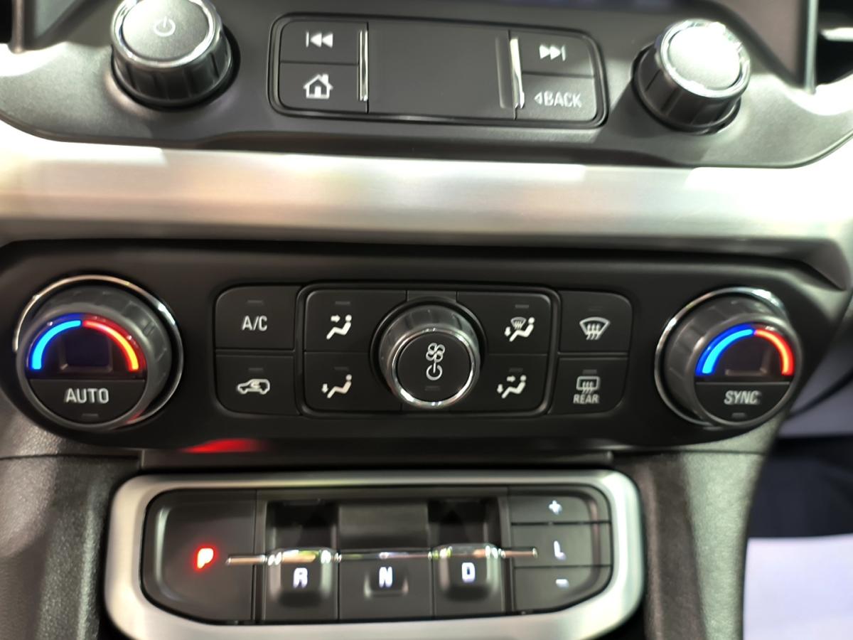 2021 GMC Acadia - Image 29