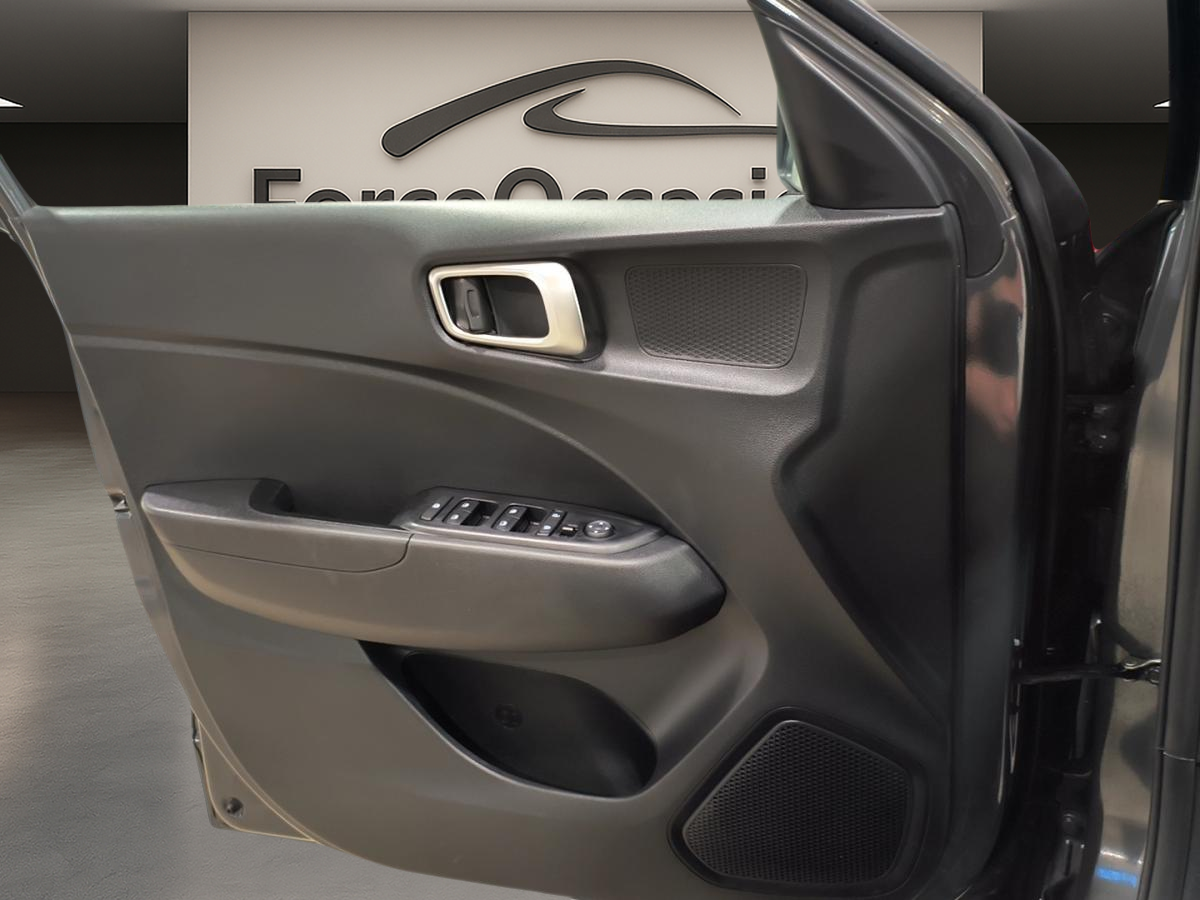 2024 Hyundai Venue - Image 18