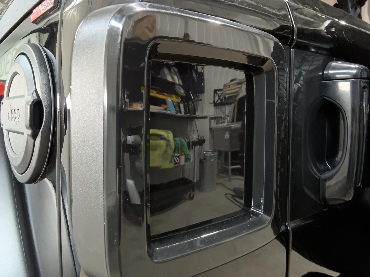 2021 Jeep Wrangler - Image 24