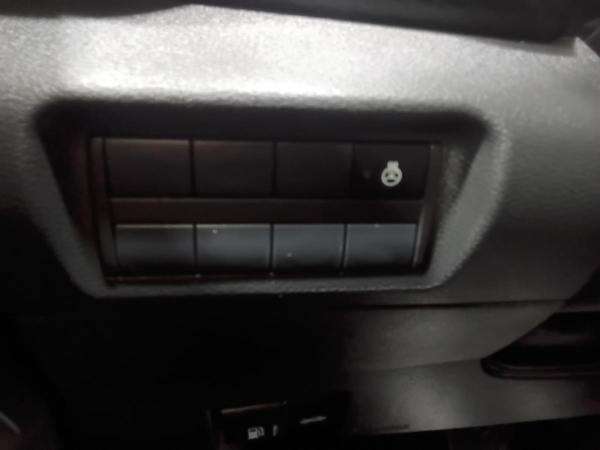 2025 Nissan Kicks Play - Image 23