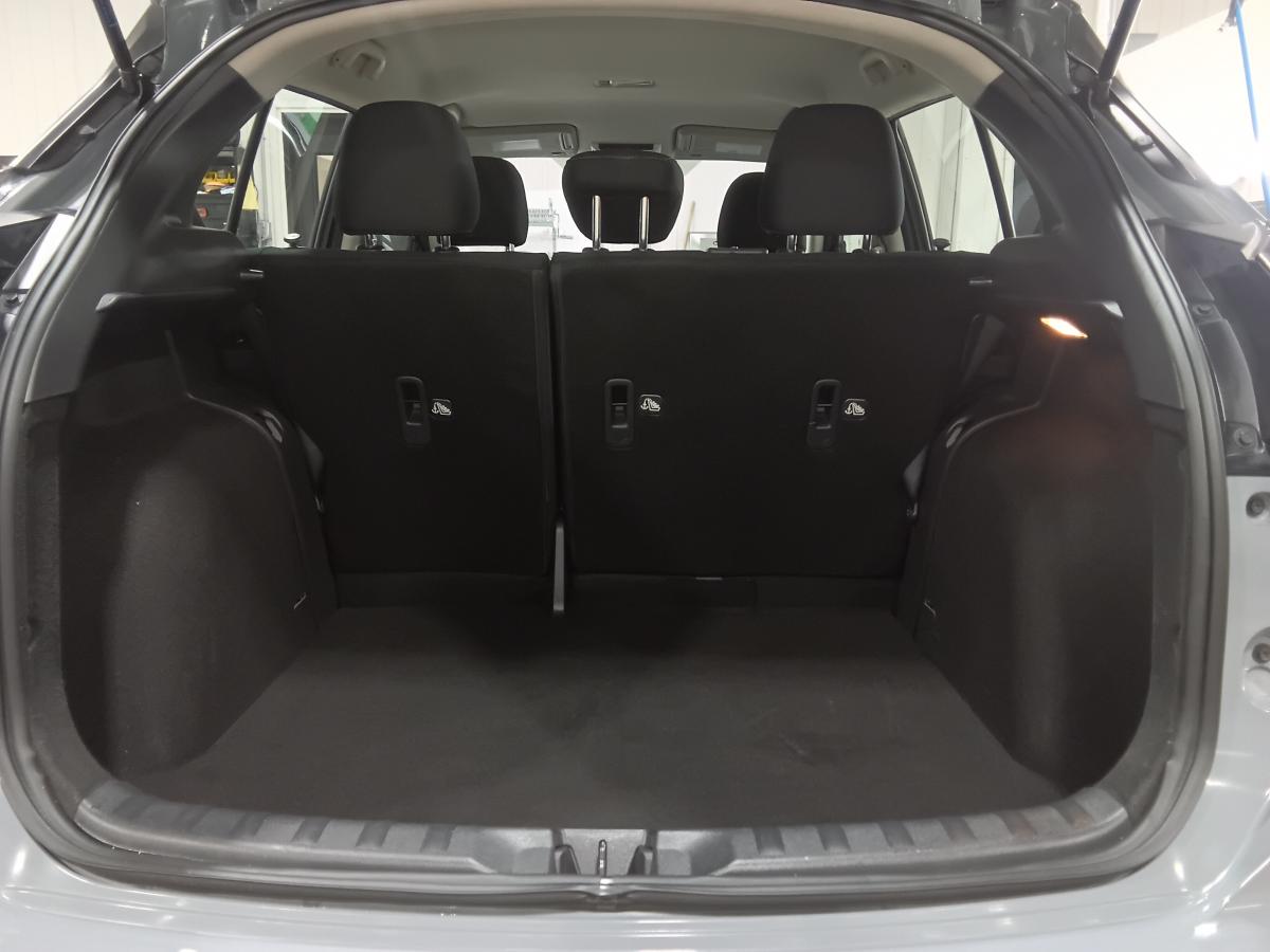 2025 Nissan Kicks Play - Image 28