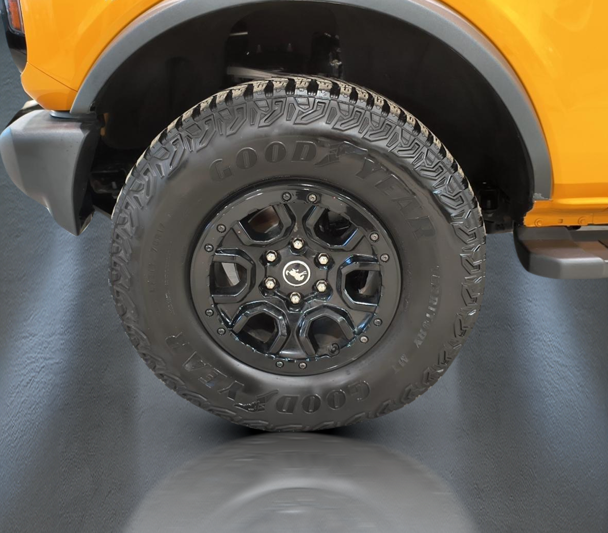 2022 Ford Bronco - Image 8