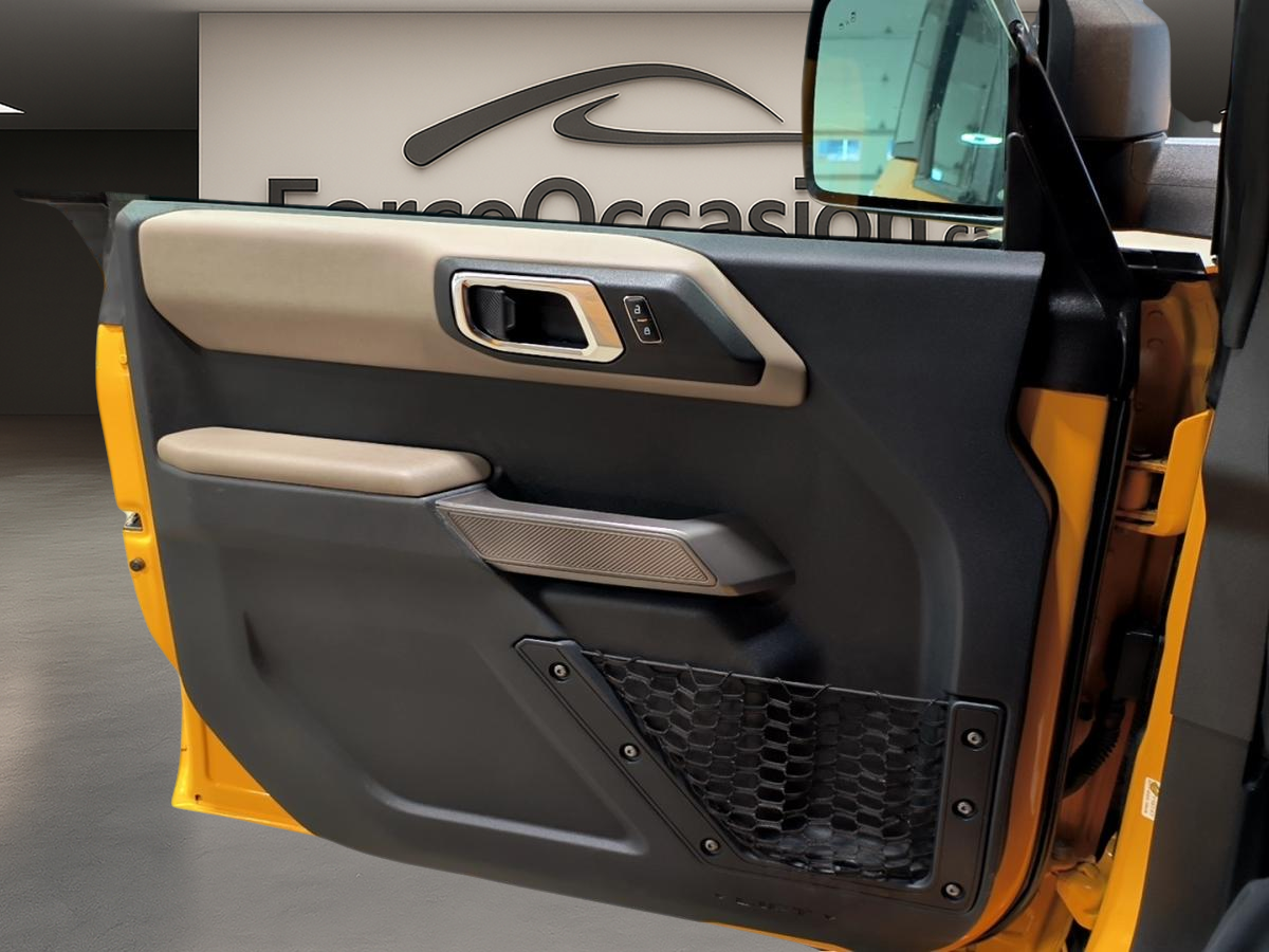 2022 Ford Bronco - Image 18