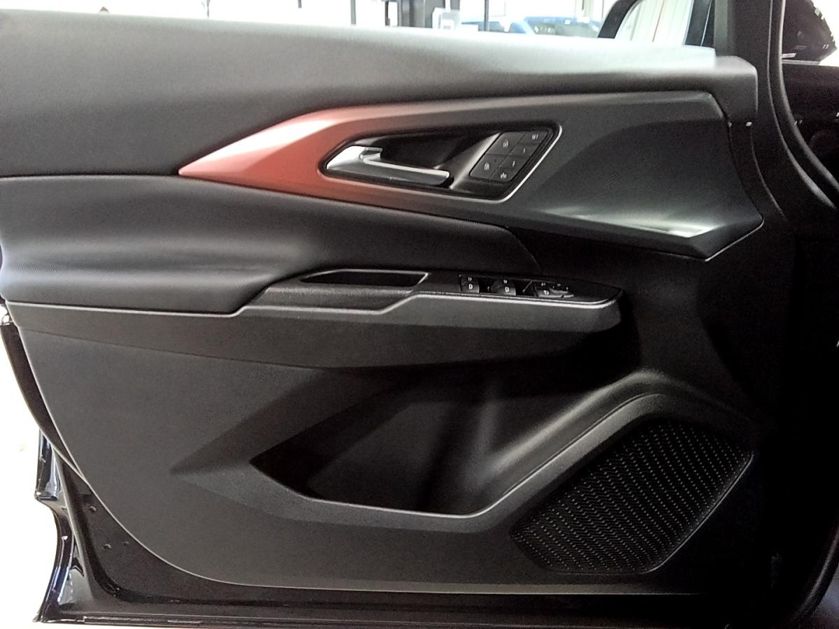 2025 Chevrolet Equinox EV - Image 20