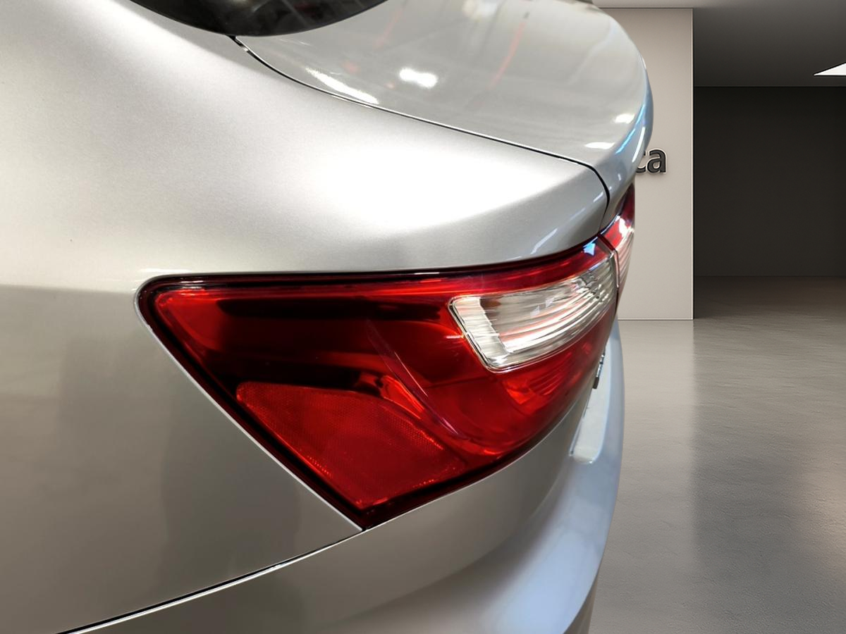 2017 Kia Rio - Image 12