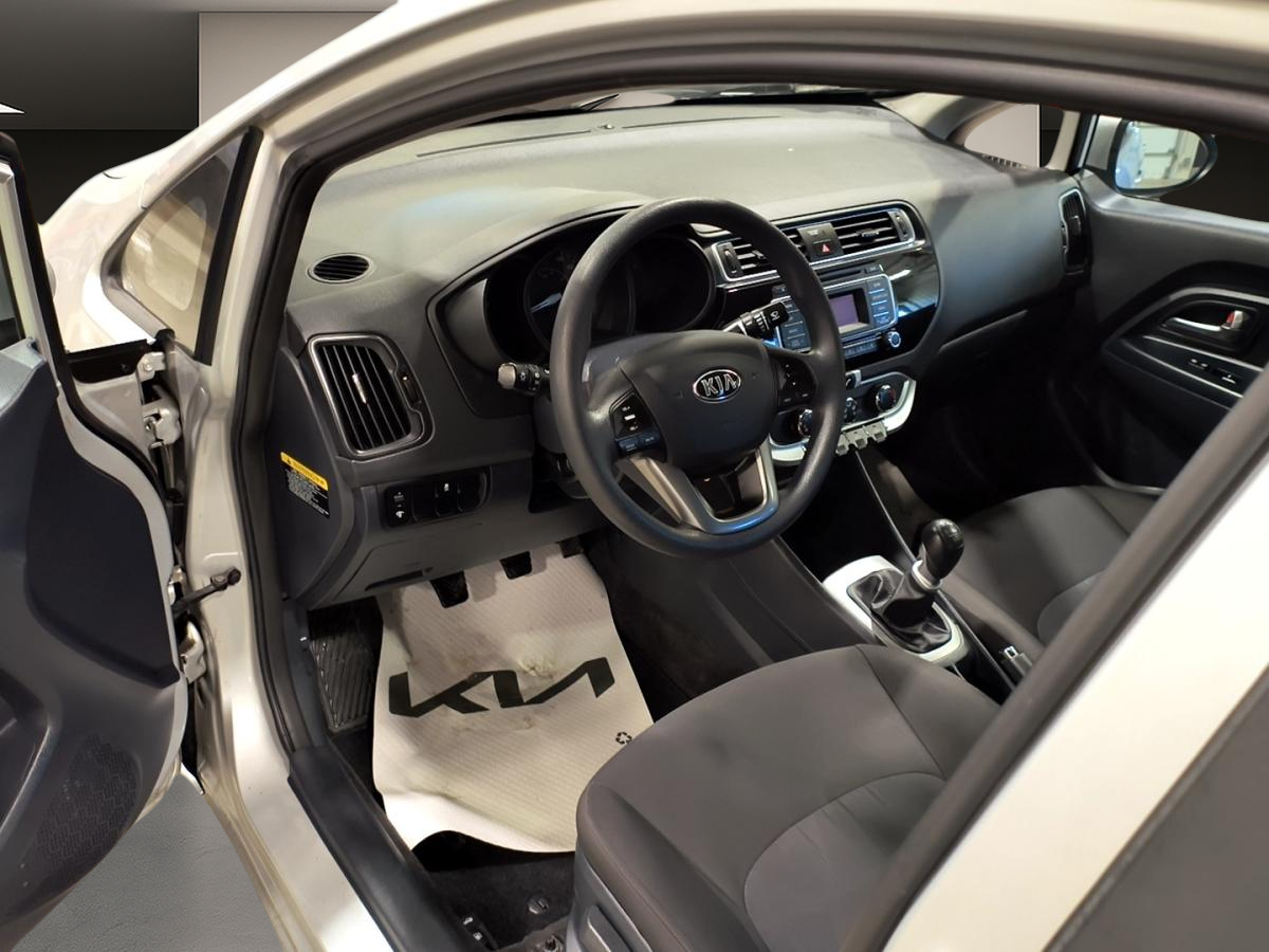 2017 Kia Rio - Image 13