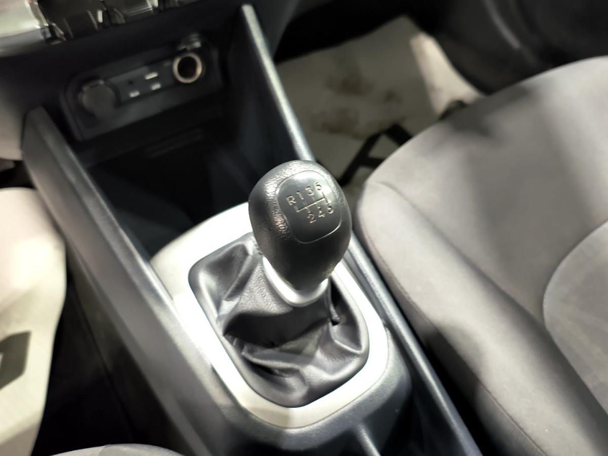 2017 Kia Rio - Image 18