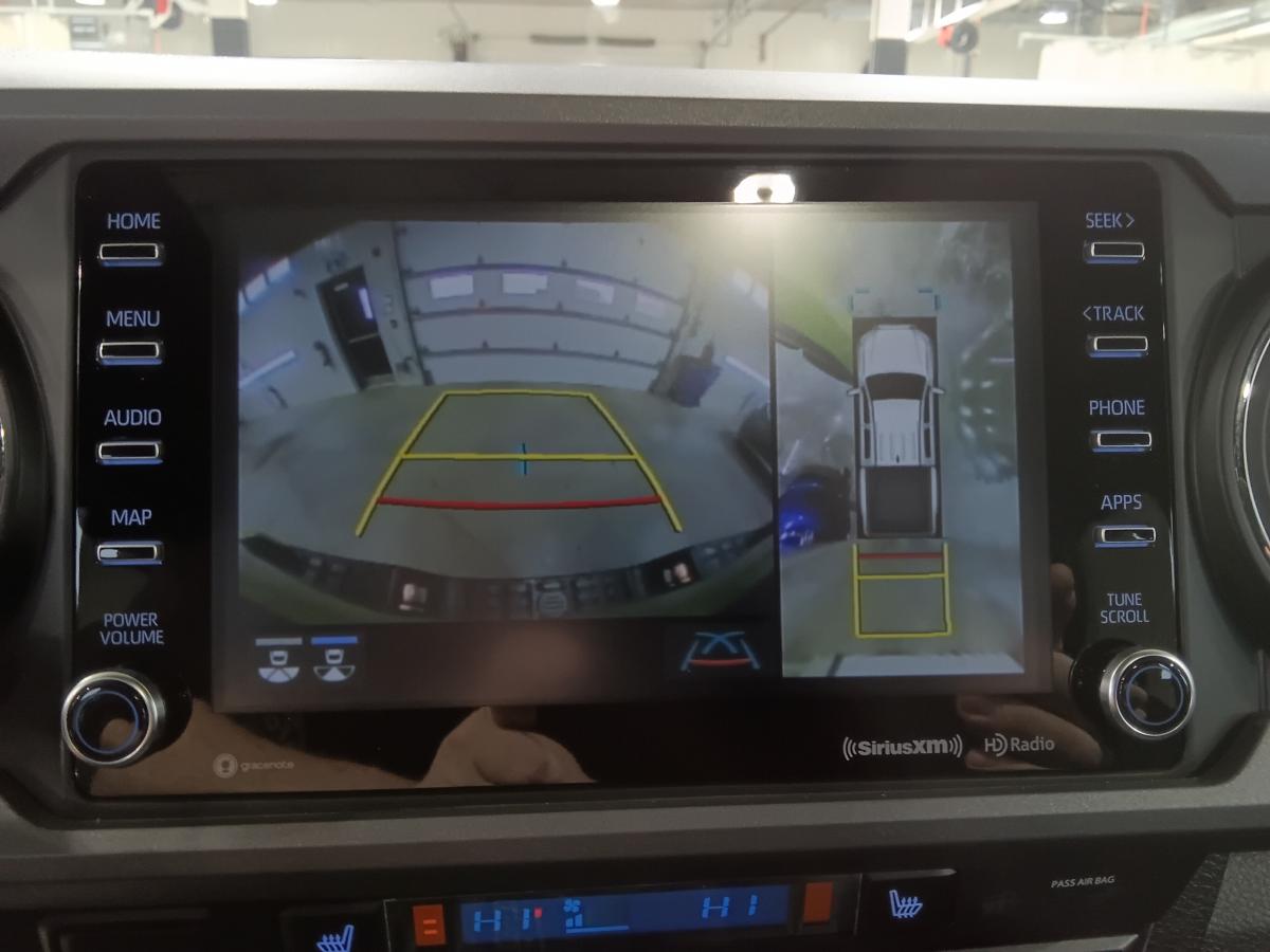 2023 Toyota Tacoma - Image 18