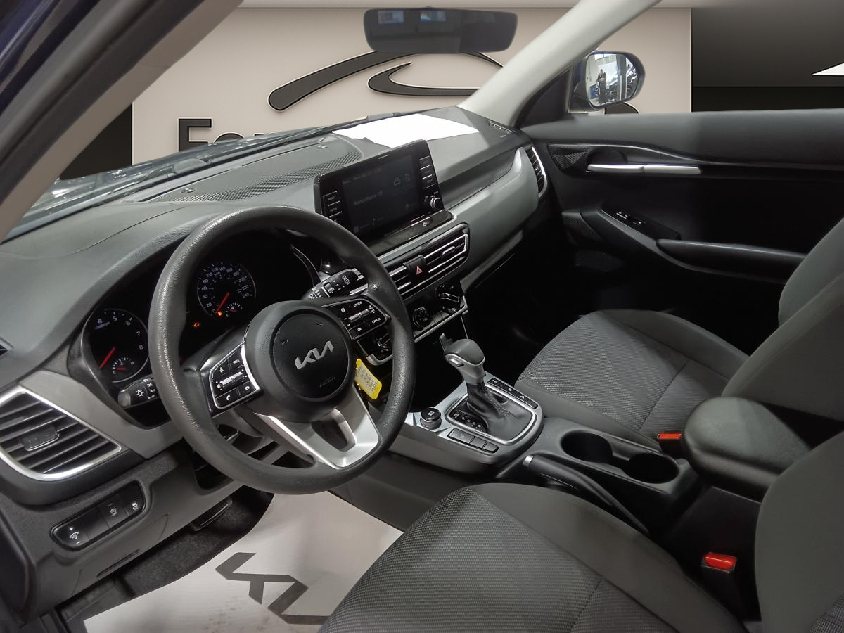 2022 Kia Seltos - Image 11