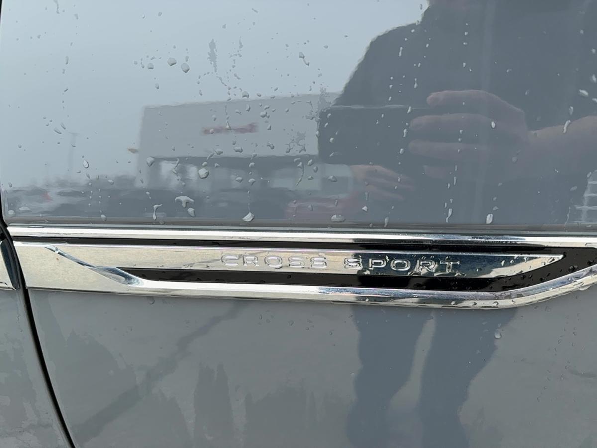 2023 Volkswagen Atlas Cross Sport - Image 12