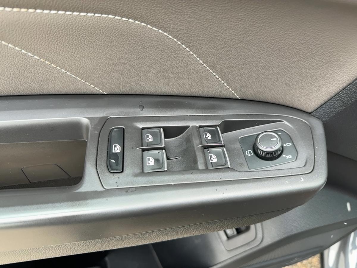 2023 Volkswagen Atlas Cross Sport - Image 14