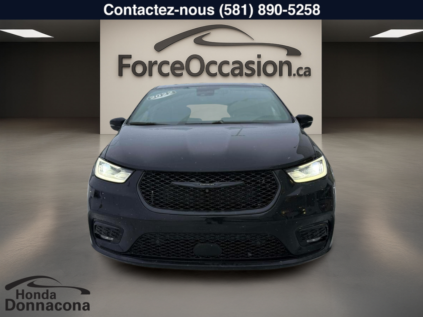 2022 Chrysler Pacifica Hybrid - Image 3