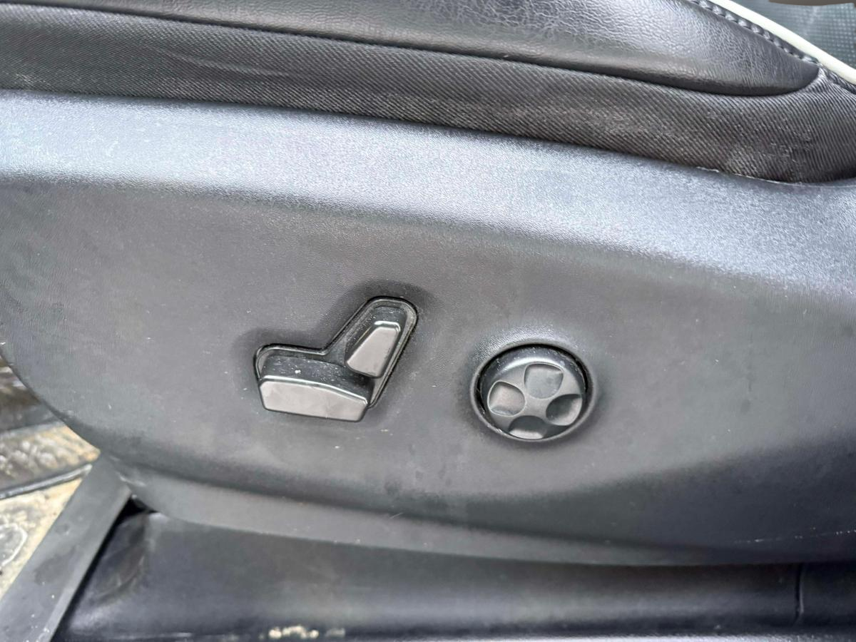 2022 Chrysler Pacifica Hybrid - Image 11