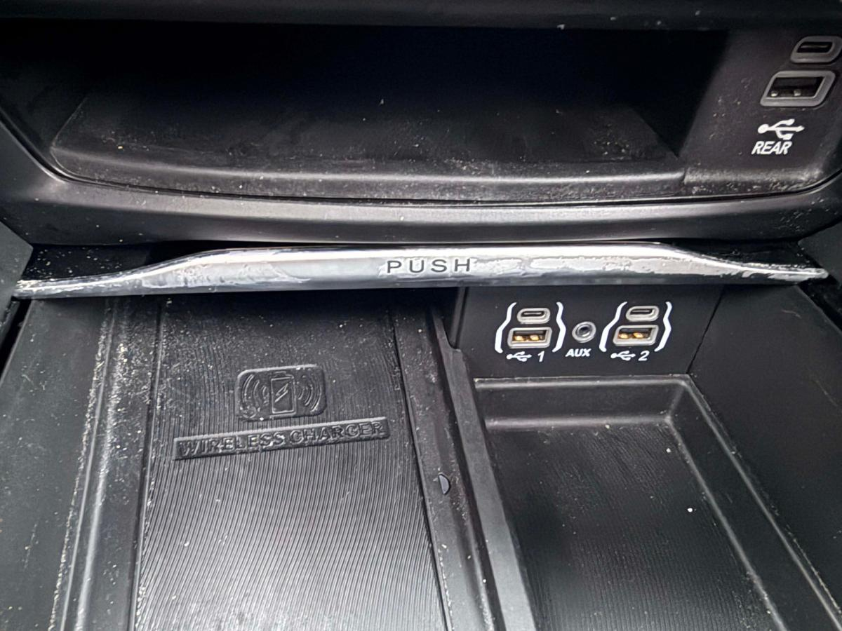 2022 Chrysler Pacifica Hybrid - Image 21