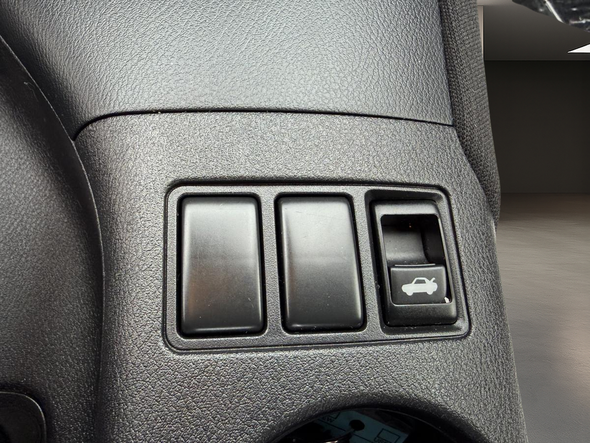 2024 Nissan Z - Image 12