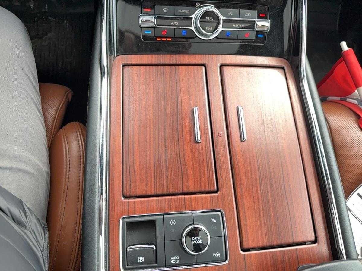 2021 Lincoln Navigator - Image 25