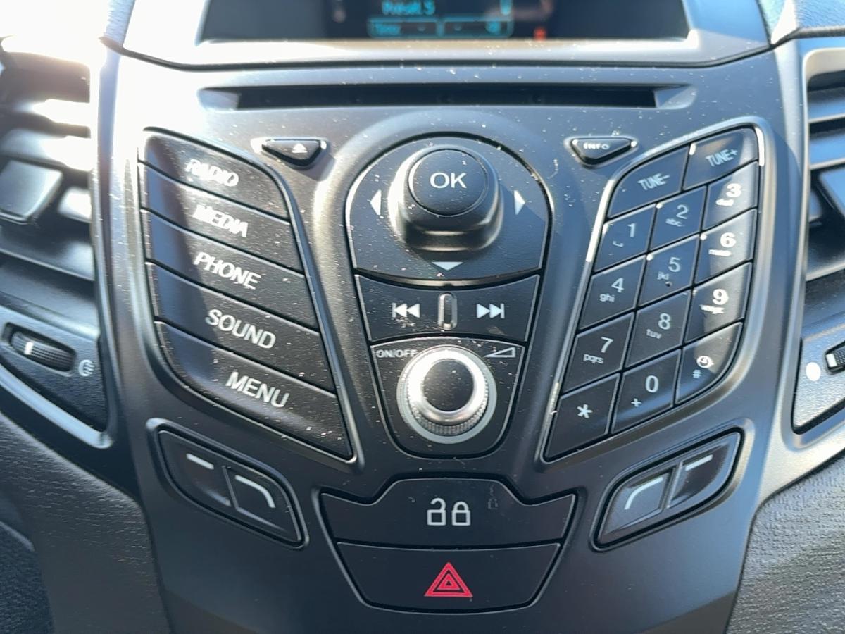 2015 Ford Fiesta - Image 12