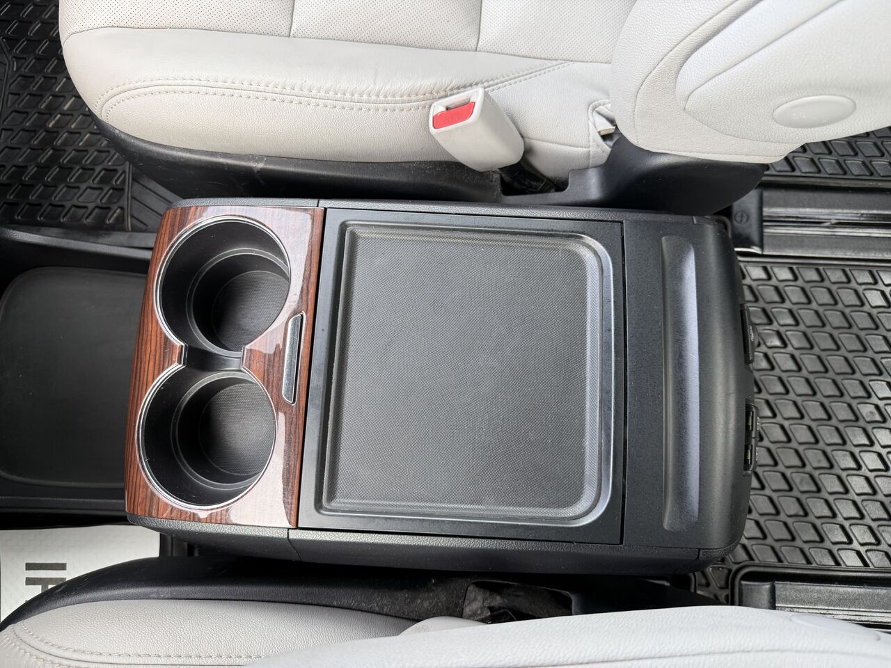 2018 Toyota Sienna - Image 3