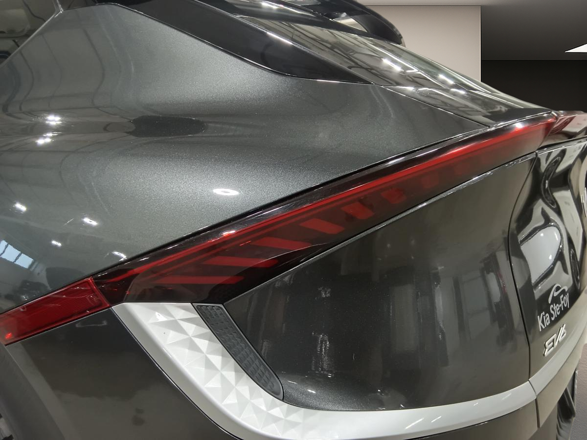 2023 Kia EV6 - Image 12