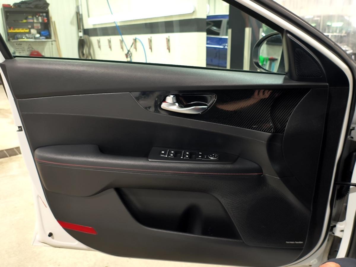 2023 Kia Forte - Image 17