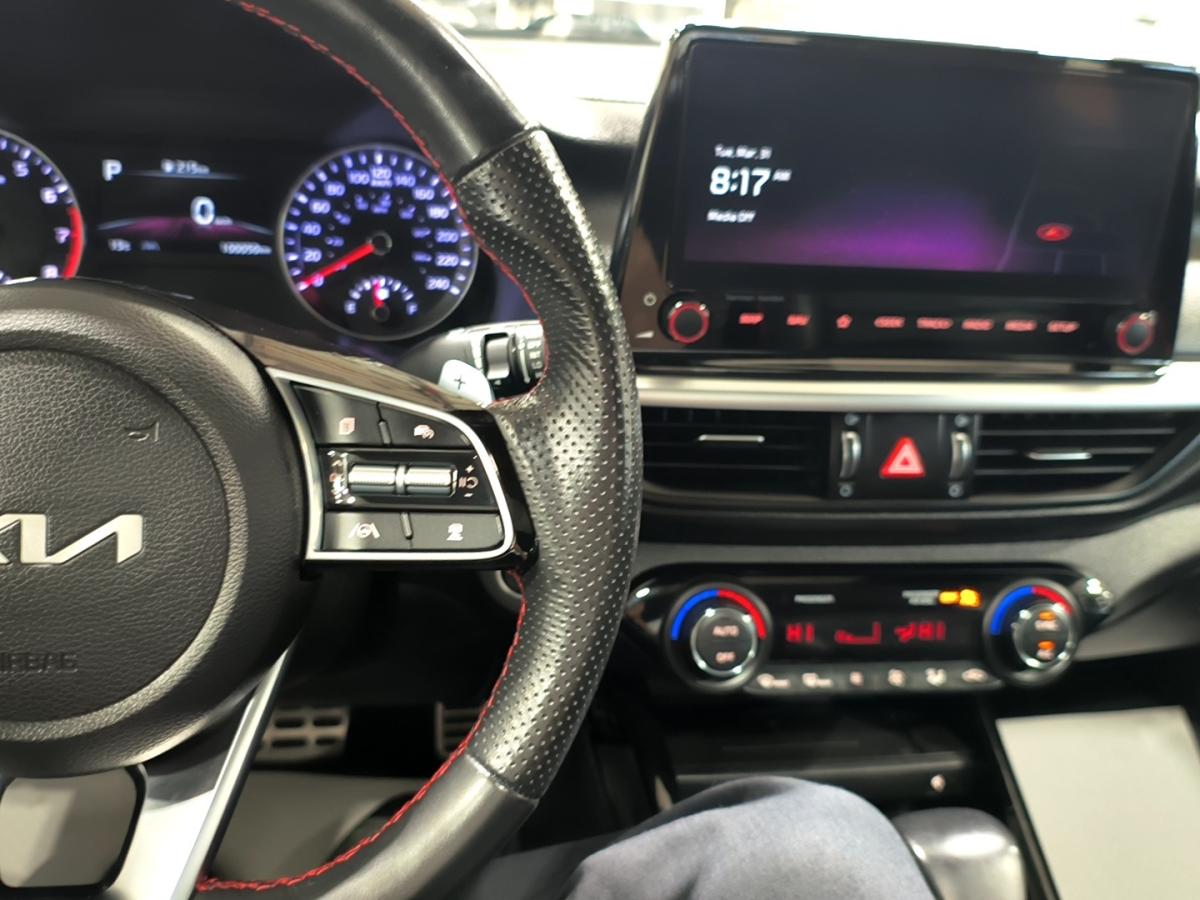 2023 Kia Forte - Image 32